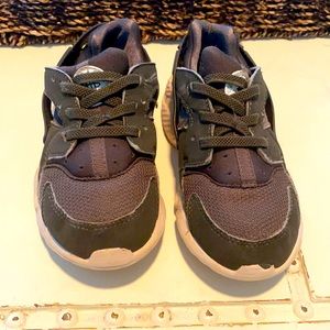 Nike Hurache size 9C